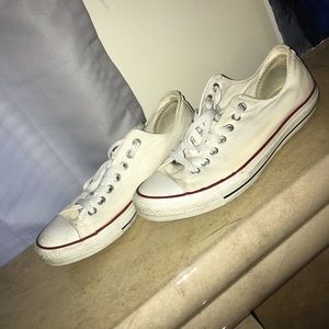 Pre Loved White Low Top Converse Sneakers